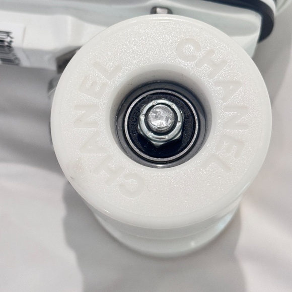 CHANEL 24C White CC Hightop Roller skates Complete Set Size 38 - Picture 13 of 16